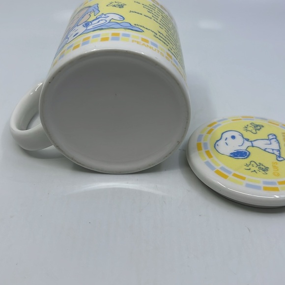 Charles Schulz Peanuts Snoopy & Friends Ceramic Mug With Lid - Picture 10 of 10